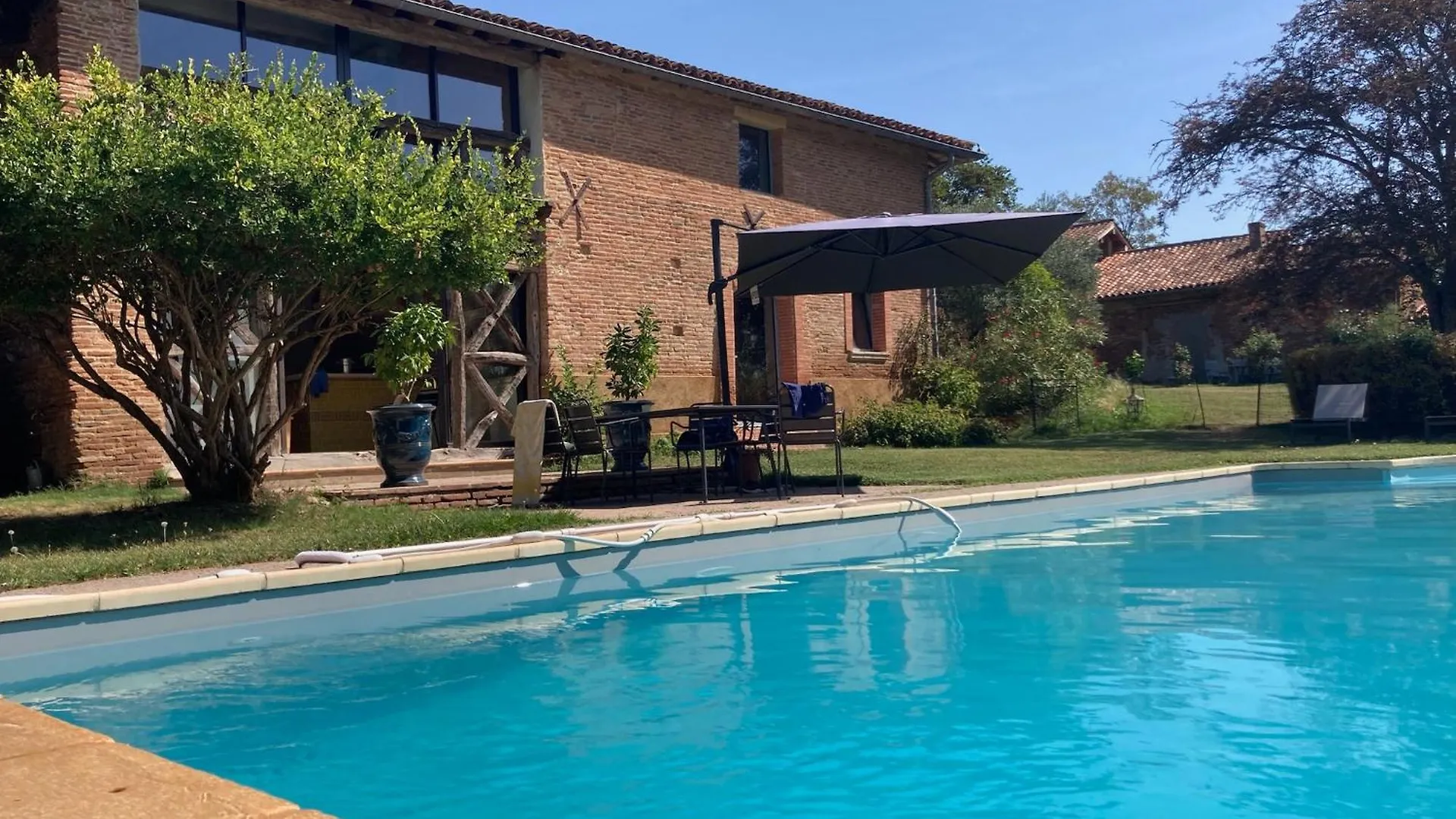 Manoir Du Bouyssou Bed & Breakfast Cintegabelle France