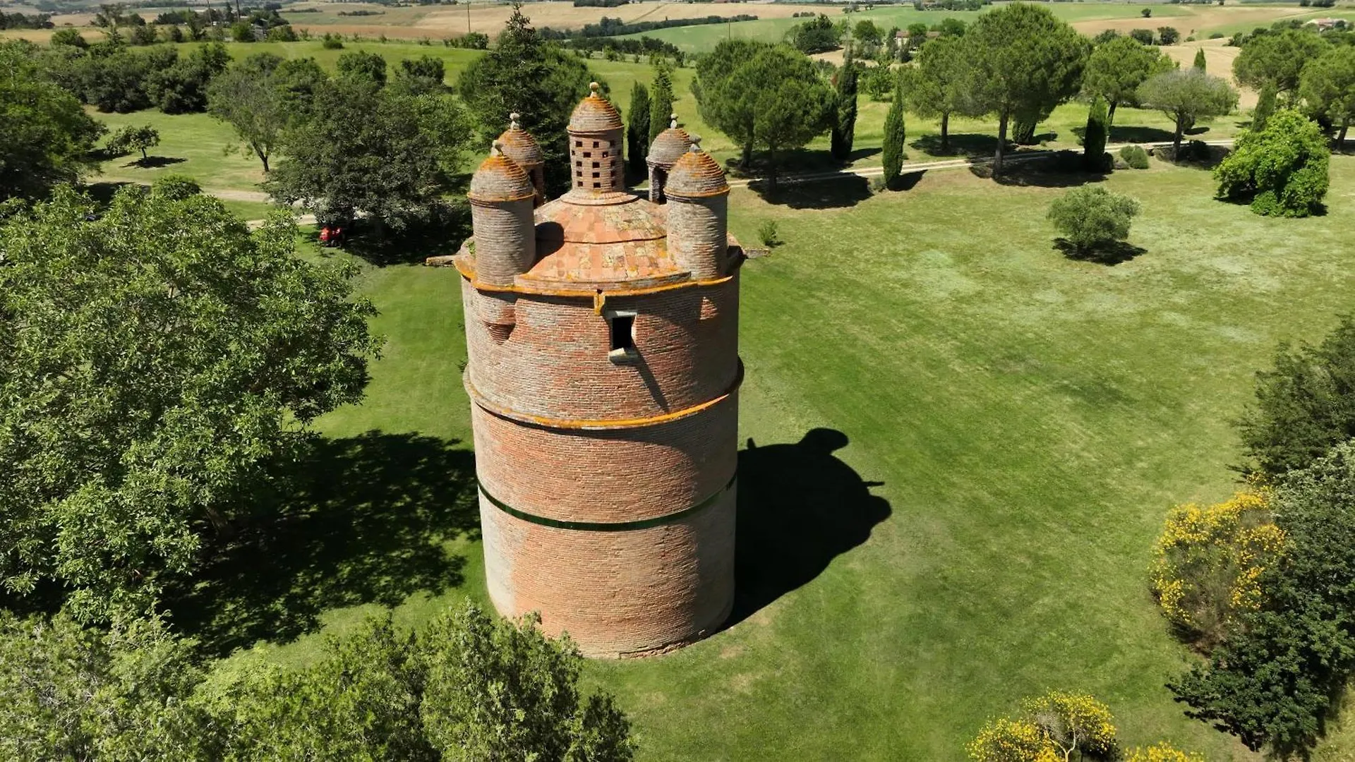 Manoir Du Bouyssou Bed & Breakfast Cintegabelle