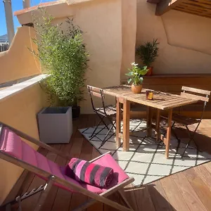 https://studio-terrasse-en-duplex-au-cur-d-aix-en-provence.aixenprovencehotels.org