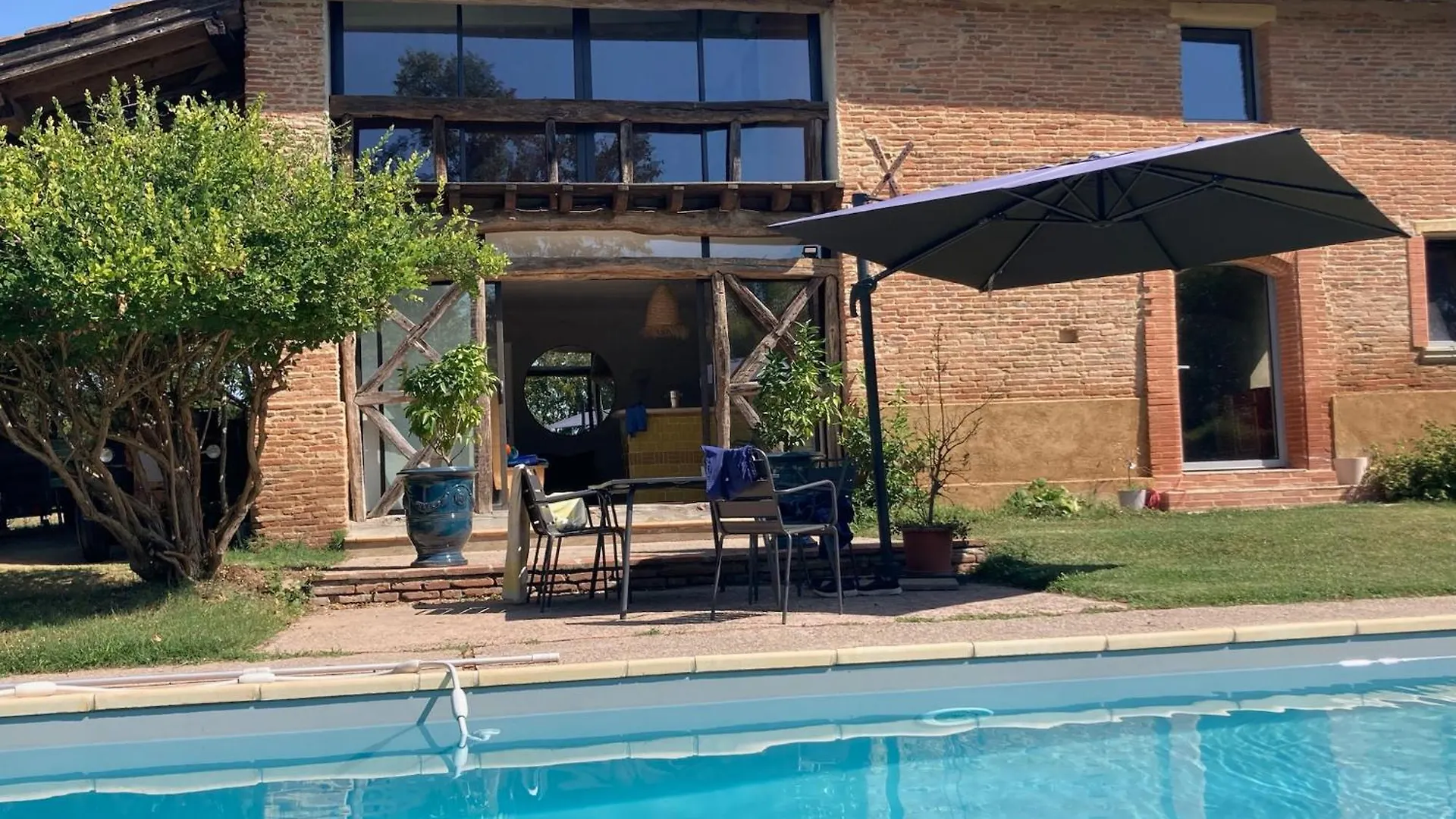 Manoir Du Bouyssou Bed & Breakfast Cintegabelle 0*,  France